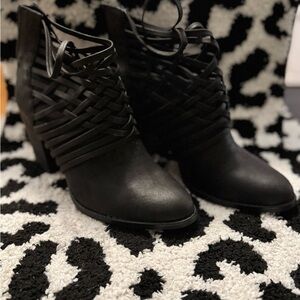 Mossimo Balck Strappy Booties sz 11